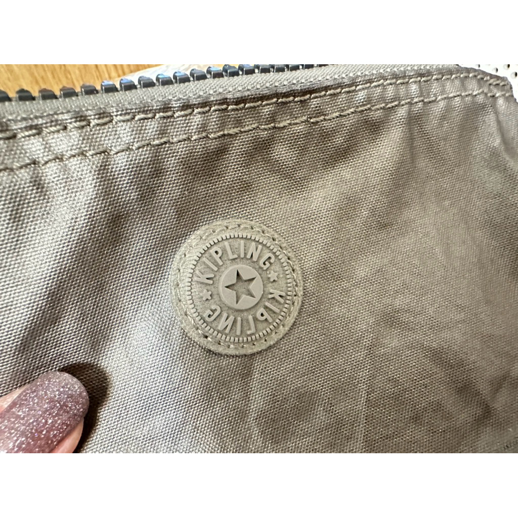 มือสอง kipling และ tory burch