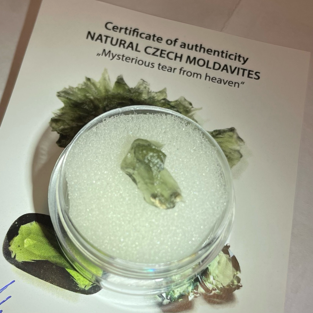 Moldavite tektite 0.57g