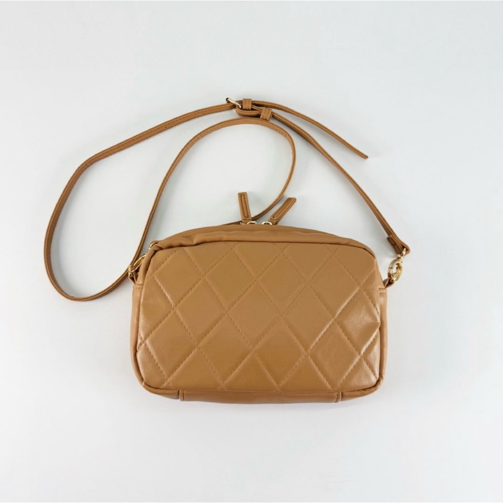 earth music & exology quilted mini shoulder bag (Beige)