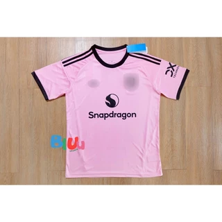 เสื้อฟุตบอล llมuยู ชุดนายประตู สีชมพู ปี 2025-26 เกรดแฟนบอล(3A) โลโก้ปัก ฟลูออฟชั่น เบอร์ชื่อ+อาร์ม EPL พร้อมส่งในไทย