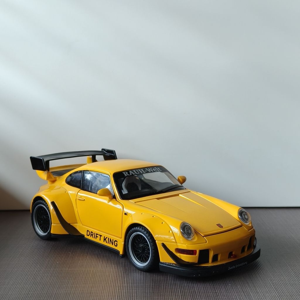 [Speedsnapbkk] รถโมเดล 1:24 Porsche 911 RWB สีเหลือง งานดี ละเอียดสมจริง สีสวย เปิดปิดประตูได้ มีไฟ/