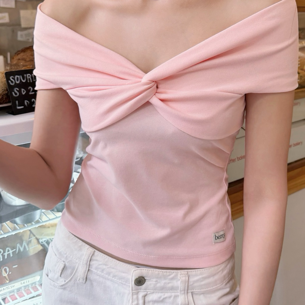 BEMYCHIC เสื้อปาดไหล่แต่งโบว์ รุ่น romance top