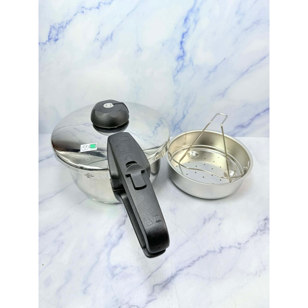 หม้อแรงดัน Fissler ขนาด 2.5 ลิตร Made in Germany (ZE 1791 ใหม่)มีรอยจากการขนส่งเข้ามาไม่มีกล่อง