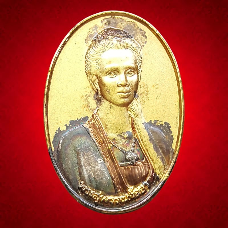 เหรียญ พระสุพรรณกัลยา หลัง สมเด็จพระนเรศวร พระเอกาทศรถ และพระสุพรรณกัลยา วัดลาดสิงห์ จ.สุพรรณบุรี ปี