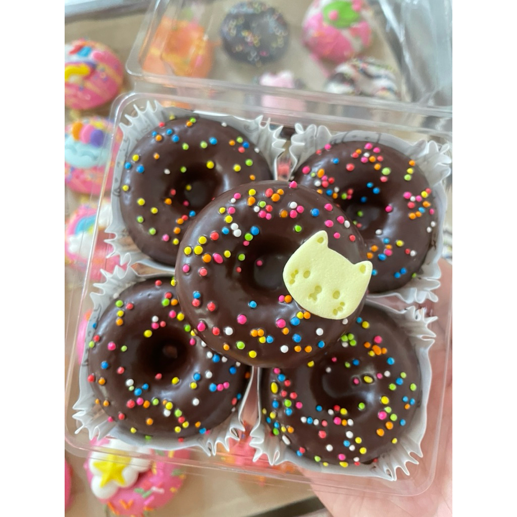 โดนัทจิ๋วเคลือบช็อกโกแลตล้วน (กล่องละ 5 ชิ้น) ✨สด ใหม่ ทุกกล่อง✨