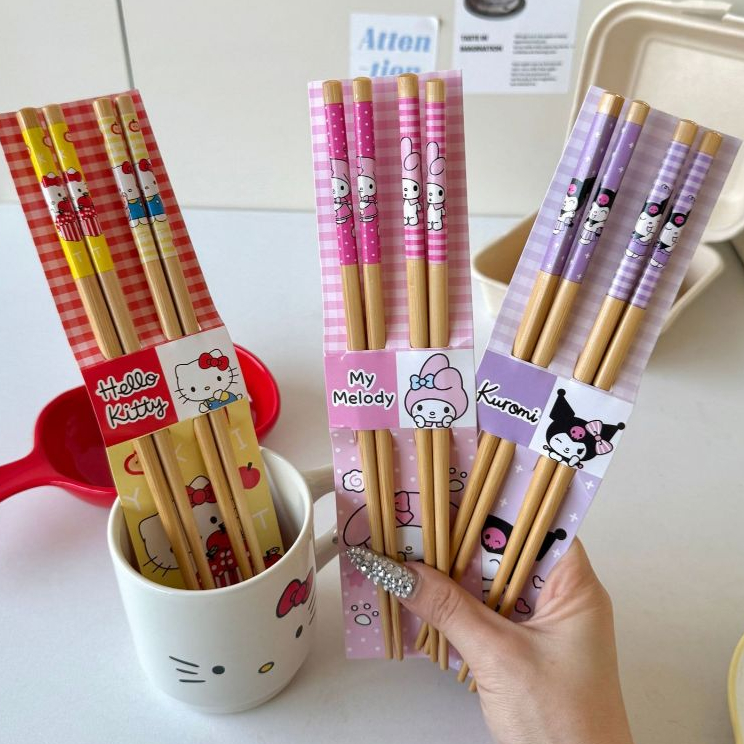(พร้อมส่ง ) Cartoon bamboo chopsticks เซ็ต 2 คู่ ตะเกียบไม้ น่ารักมาก