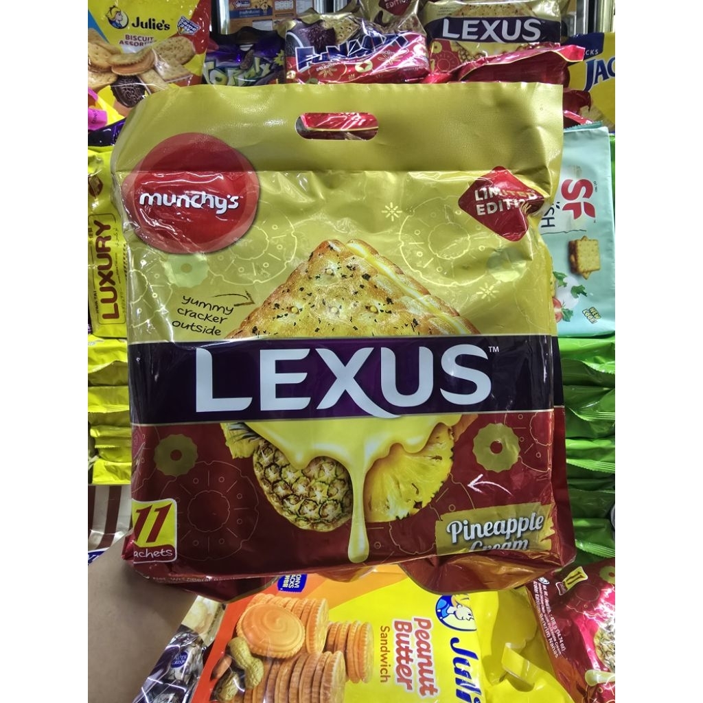 Munchy's​ Lexus Pineapple​ Cream 418g.