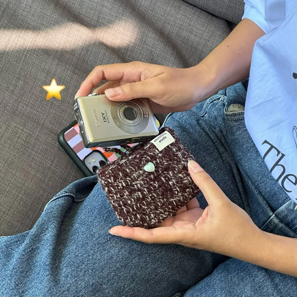 (Pre-order)Digital camera pouch | crochet | handmade 📷🧶กระเป๋าถักใส่กล้องดิจิตอลและใส่บัตร (ขนาด8x11cm.)
