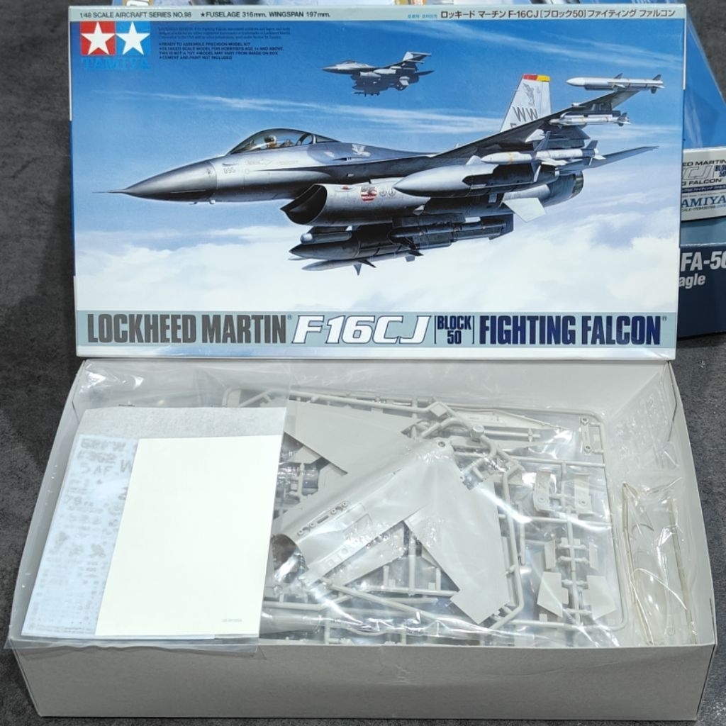 Tamiya Lockheed Martin F-16CJ [BLOCK 50] Fighting Falcon อัตราส่วน 1/48