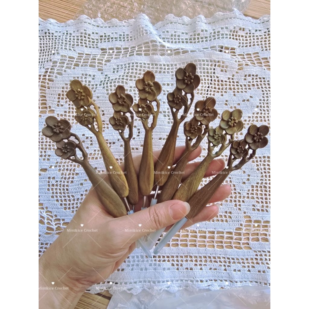 เข็มถักโครเชต์ไม้หวงถาน พร้อมเข็มสแตนเลส ด้ามจับไม้ ถักไหมพรม DIY งานฝีมือ ราคา ถูกที่สุด ดีลบีเคเค แกลเลอรีภาพที่ 2
