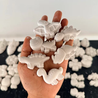 ของเล่น DIY ชุดระบายปูนปลาสเตอร์ คละแบบ 12 ชิ้น พร้อมสี 12 เฉดสี และพู่กัน 2 ขนาด และจานสี 1 อัน (ราคา ชุดละ 59฿)