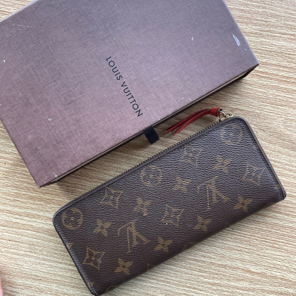มือสอง : กระเป๋าสตางค์ LV มีตำหนิ