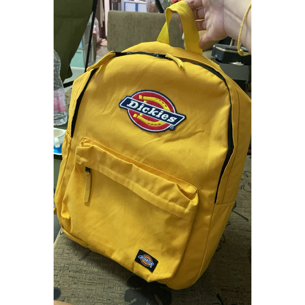 กระเป๋าเป้ Dickies มือสอง สีเหลืองมัสตาร์ด ขนาด 15x17" แท้ 💯 ซิบ YKK