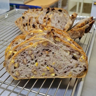 ขนมปังซาวโดว์ Sourdough bread