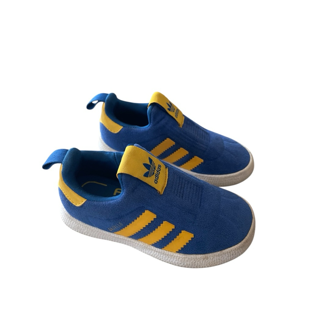 มือสองสภาพใช้งานจริง รองเท้าเด็ก adidas รุ่น Gazelle ของแท้ (ทรงสวม สลิปออน)