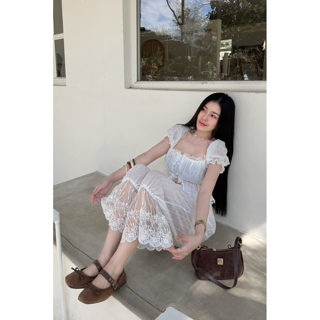 NN‘เซ็ต2ชิ้น เสื้อแขนตุ๊กตาลูกไม้+กางเกงขายาวแต่งปลายขาลูกไม้ ผ้าฉลุปักลายทั้งชุด