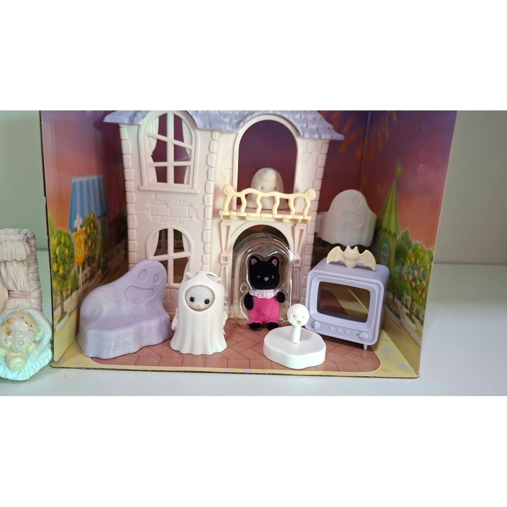 Sylvanian Families Spooky Surprise House