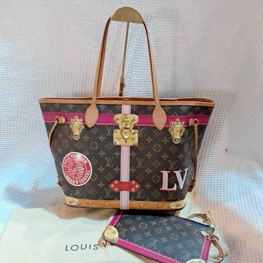 LV Neverfull MM tote bag with the "Trunks & Bags" print. Y.18