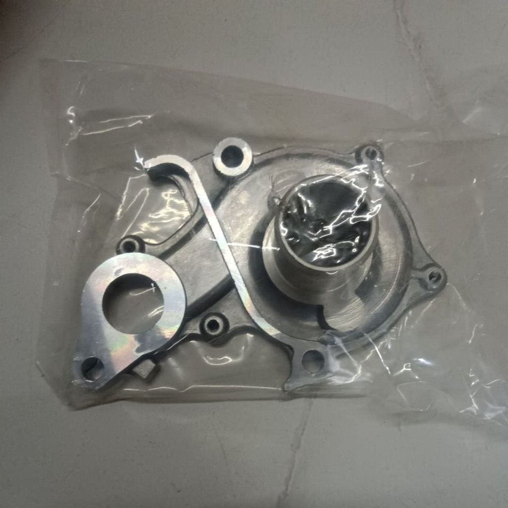 ฝาหลังปั๊มน้ำ TOYOTA 4AFE 5AFE AE101 AT190  รุ่นคอยาว