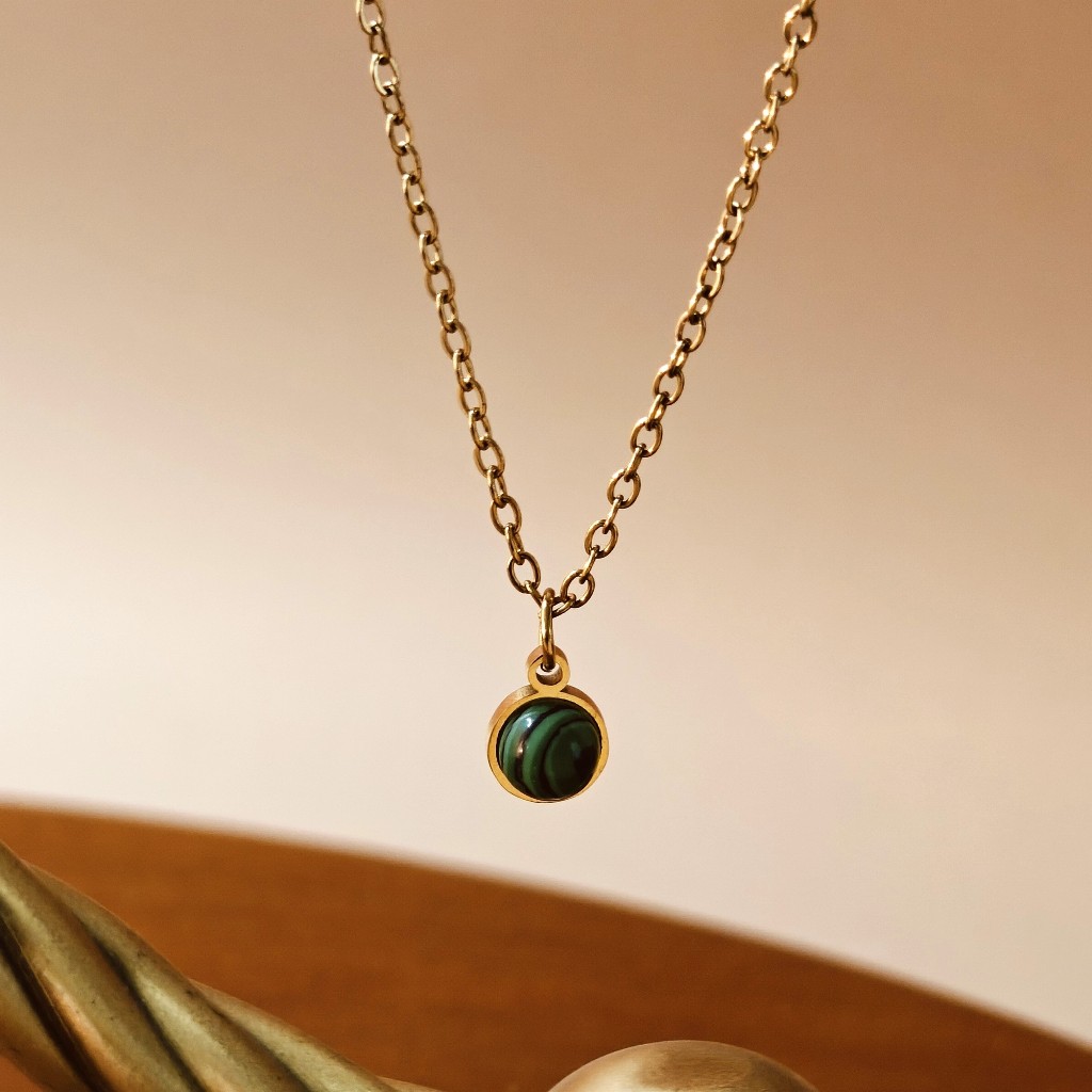 Vachana - Minimalist Malachite Necklace (สร้อยมาลาไคต์)