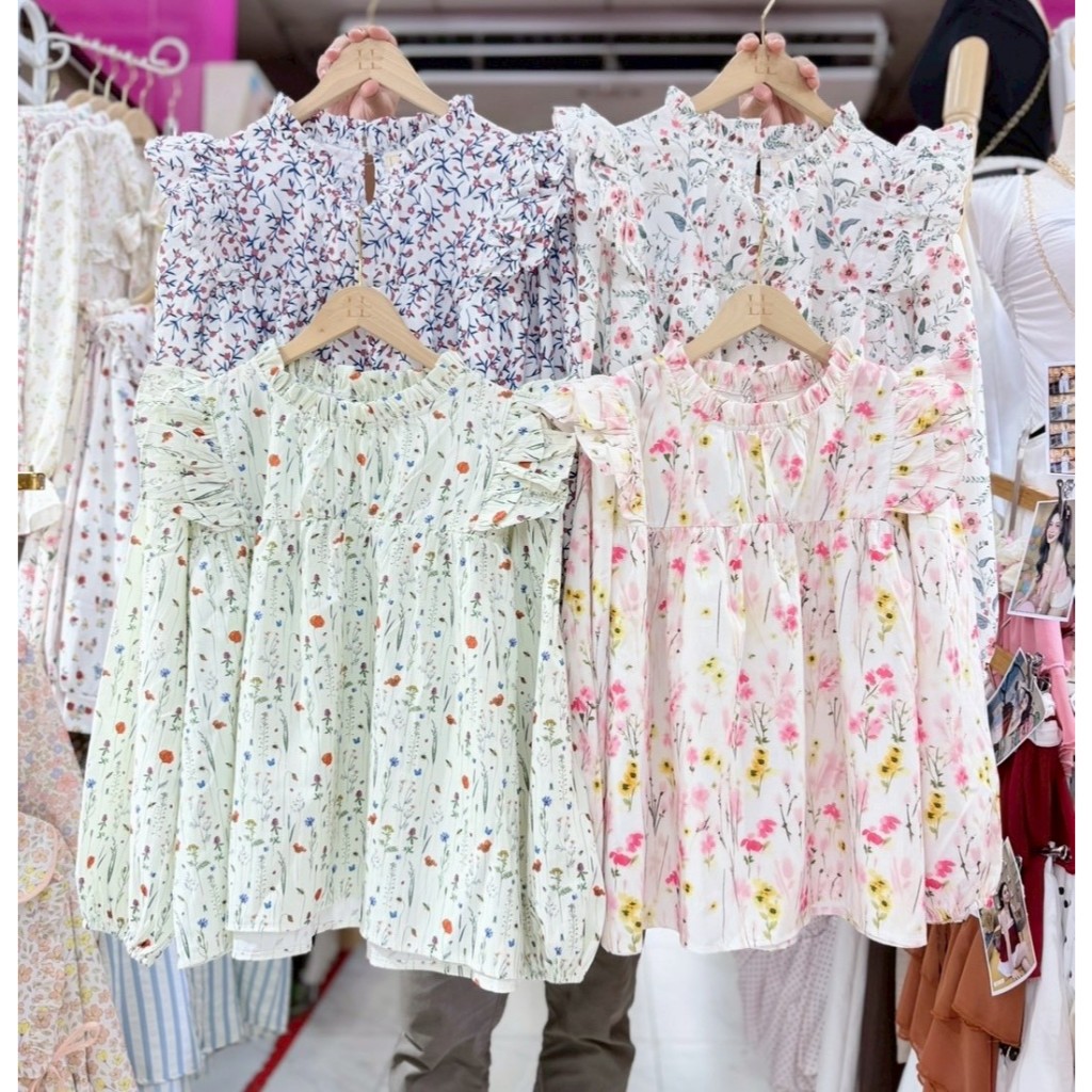 ป้าย Lily เสื้อผ้าครัชพิมพ์ลายคอจับจีบ ระบายแขน 2 ชั้น อก 42 นิ้ว