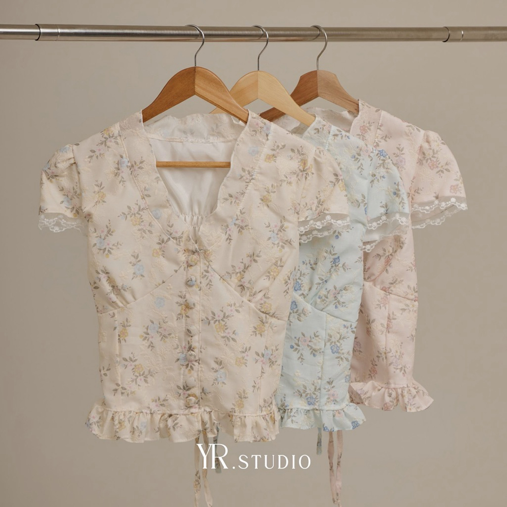 PETTIES BLOSSOM TOP ( ราคาปกติ 390) เสื้อคอวีแต่งลายหยัก ตรงช่วงอก เนื้อผ้าคอตตอลแต่งงฉลุมีซับใน มีเชือกปรับให้ดูเอวคอด