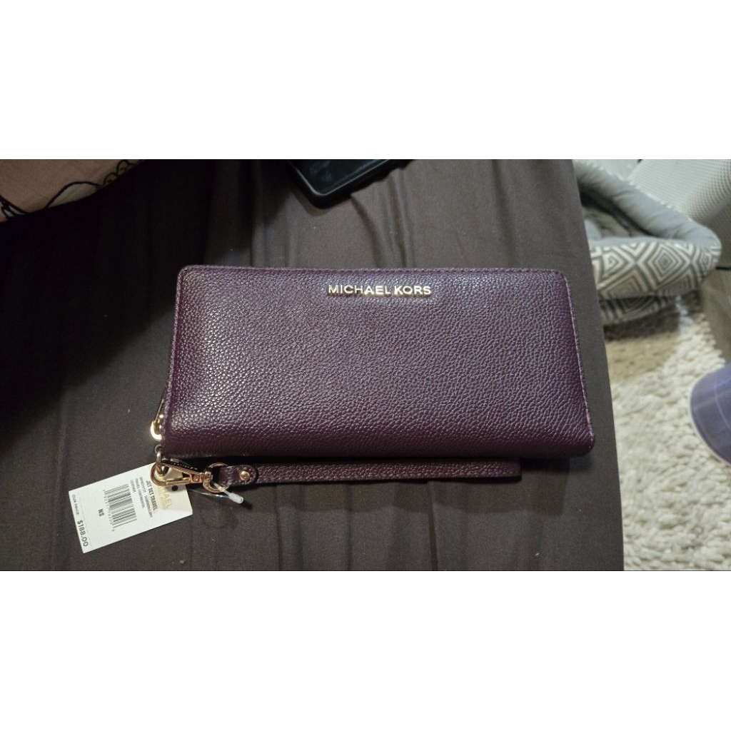 มือ1Michael Kors Jet Set Travel Large Pebbled Leather Wristletขนาด 8.5"W X 4"H X 1"Dอุปกรณ์ ป้าย การ