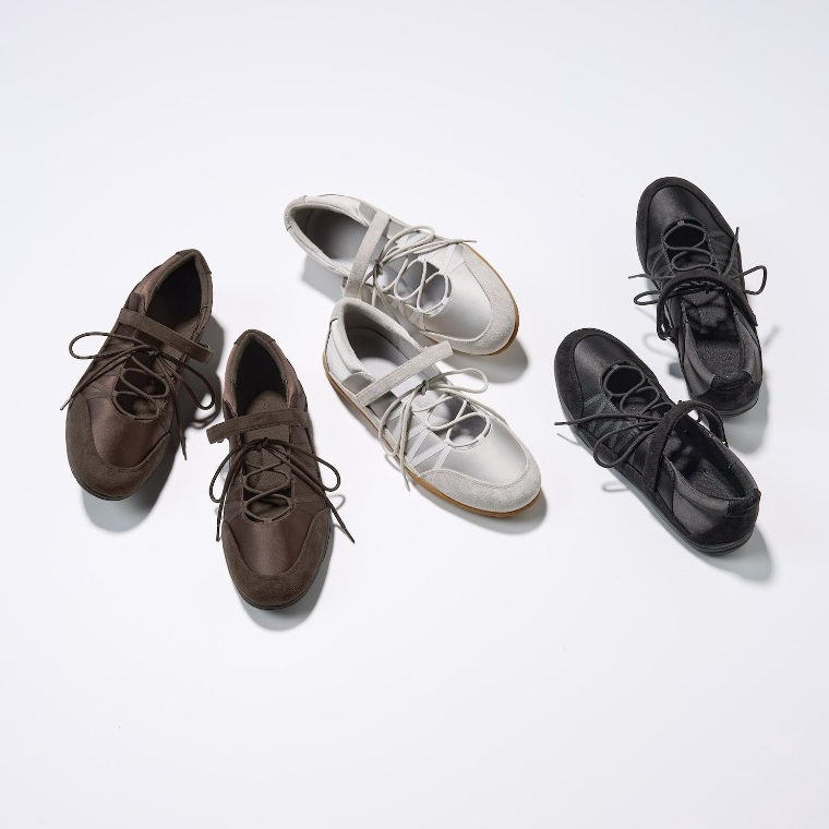 GU (พร้อมส่ง) รองเท้าสนีกเกอร์ บัลเลต์ ผ้าซาตินกันละอองน้ำ / GU Lace-up ballet sneakers