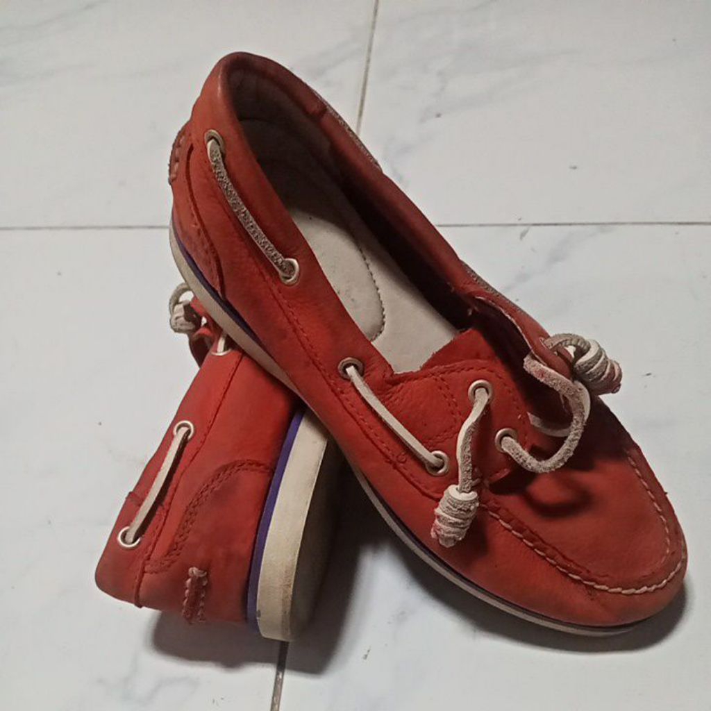 Boat Shoes สีส้มจากแบรนด์ Timberland