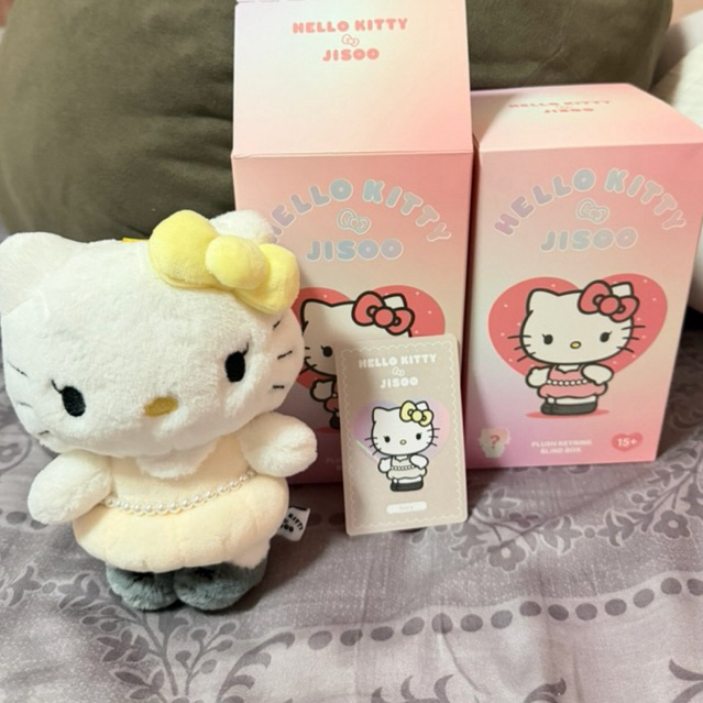 [พร้อมส่ง] HELLO KITTY x JISOO จีซู - Plush Keychain กล่องจุ่ม