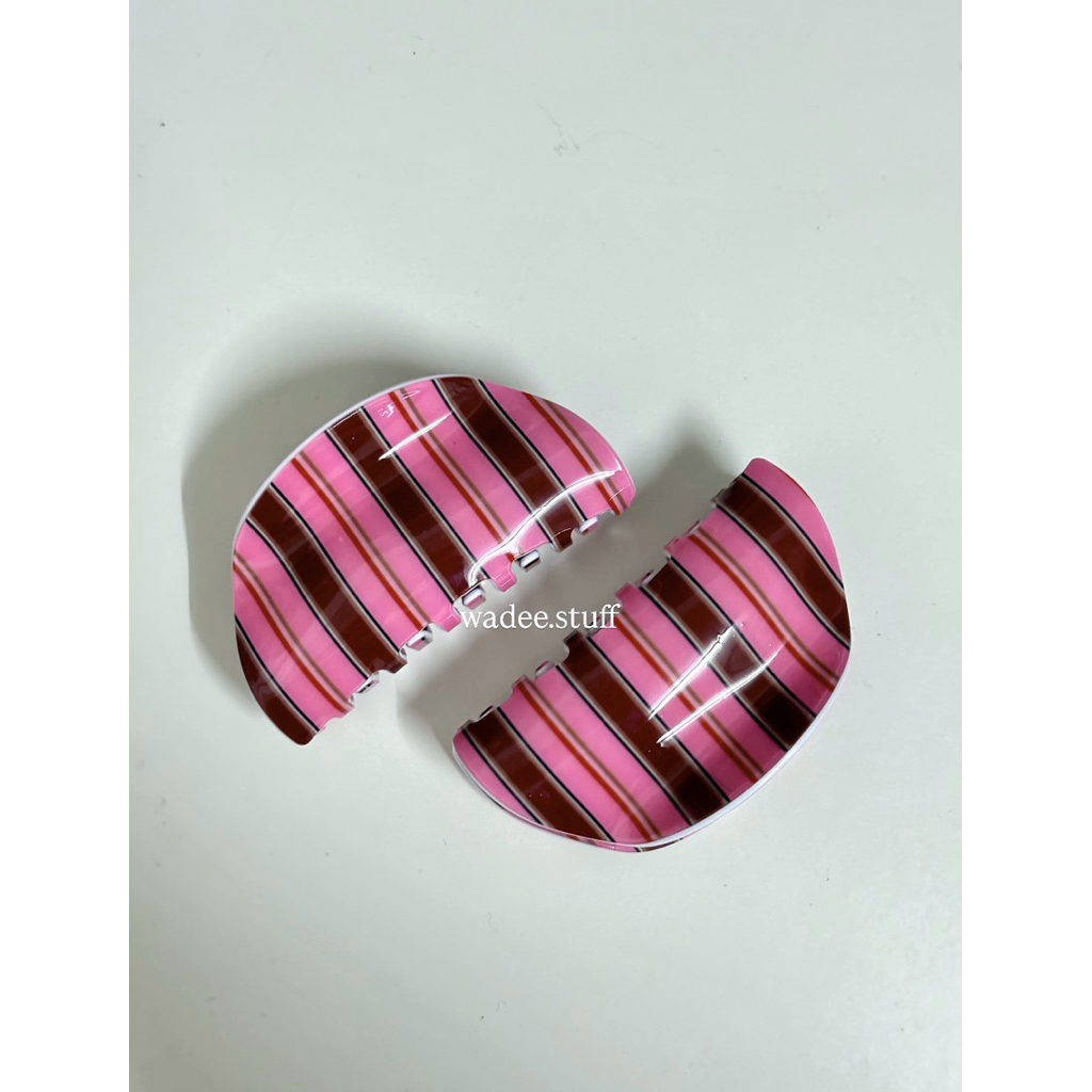 (มีส่งด่วน) พร้อมส่งจากไทย hair claw กิ๊บหนีบผมลายทางชมพูน้ำตาล so so cuteee ถ่ายจากสินค้าจริงน้า🩷🤎 - รูปที่ 2