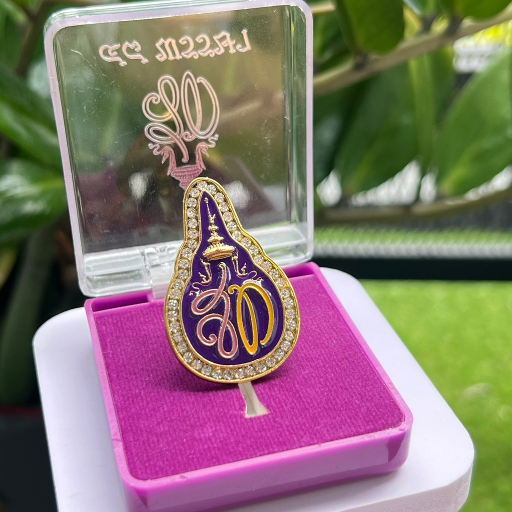 เข็มกลัดที่ระลึก สท  ล้อมพลอยคริสตัล มี 2 แบบ เข็มกลัดและแม่เหล็ก พร้อมกล่อง