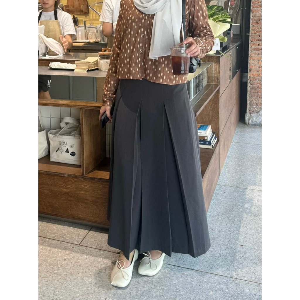 N Able Pleated long skirt กระโปรงอัดจีบ Must have ผ้า Suiting ทรงสวยมาก มีซับในเต็มตัว[N Able Style]