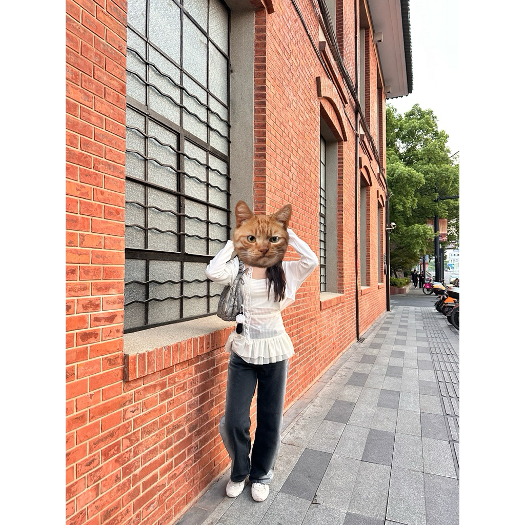 Moodie | เสื้อกล้ามบานยาวตาข่ายซีทรูพร้อมซับด้านใน