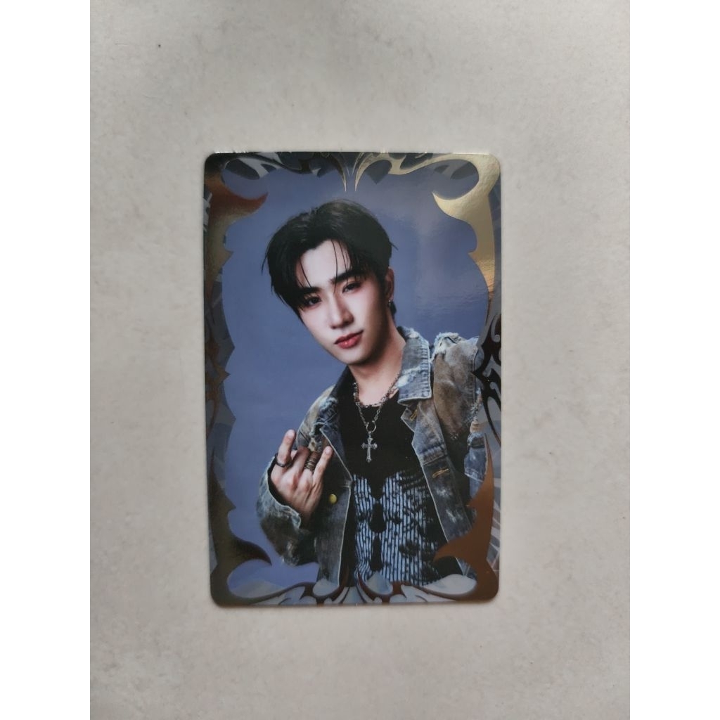 Perth Secret card Riser concert (มีตำหนิ ขอดูเพิ่มเติมได้ค่ะ)