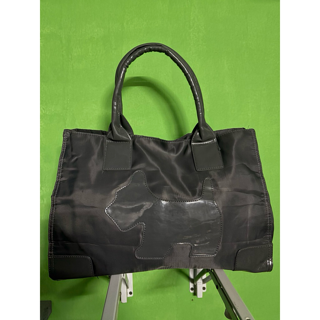 กระเป๋า Agatha มือสอง (สีเทาหายาก)