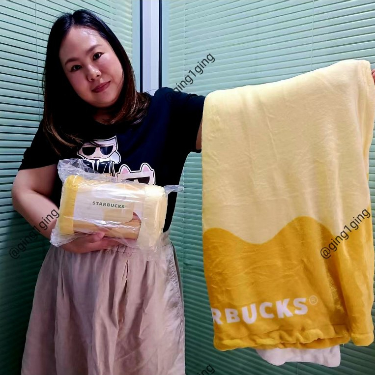 (ส่งฟรีEMS พร้อมส่งในไทย) Starbuck สตาร์บัค ผ้าห่ม ผืนใหญ่ อุ่น ๆ ลายเนยแข็ง สีเหลือง (ของแท้)