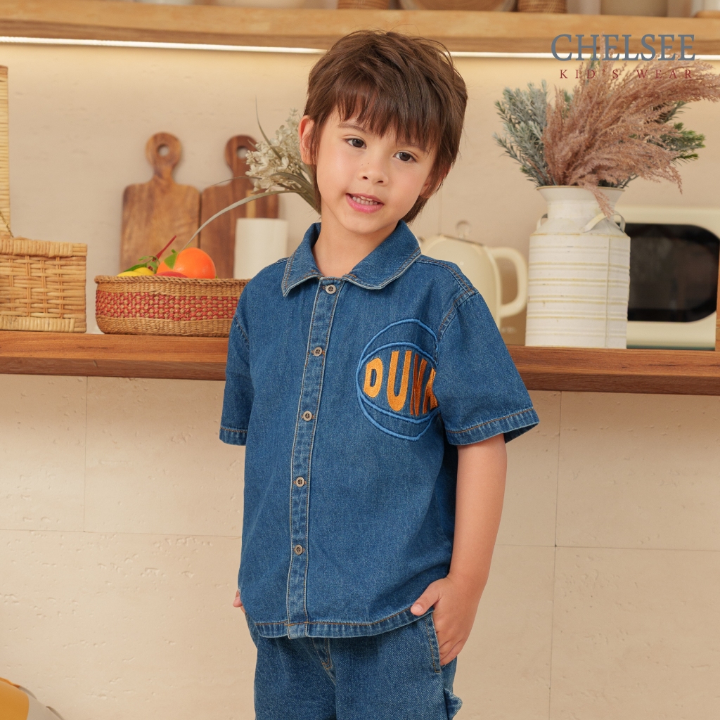 Chelsee เสื้อเชิ้ตยีนส์ ทรงหลวม แขนสั้น พิมพ์ลาย ผ้ายีนส์ เดนิม นิ่ม เด็กผู้ชาย อายุ 1.5-10 ปี เสื้อผ้าเด็กโต รุ่น128240