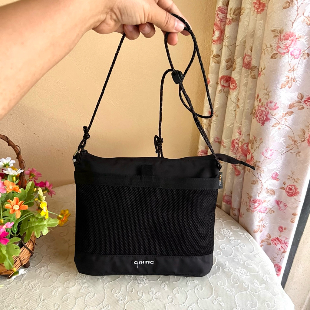 Critic แท้💯 คอสบอดี้สไตล์สปอร์ตงานผ้าไนลอน Cordura สภาพดีสวยซิป YKK ซับในสะอาด ตำหนิสายสะพายสะกิดจิ๊