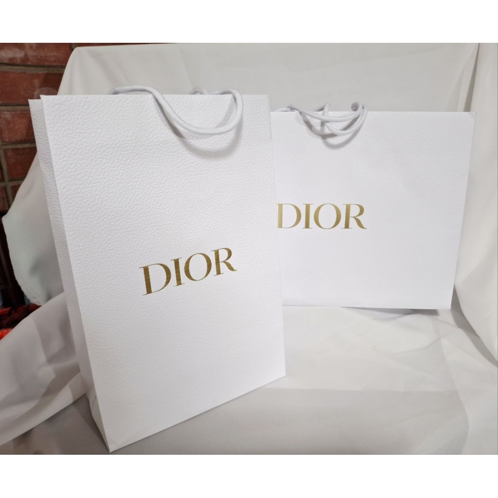 Dior 💯 ถุงกระดาษ สภาพใหม่เนื้อกระดาษไม่ช้ำ มี 2 size
