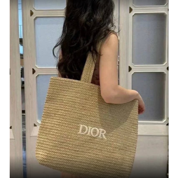 รวมรุ่น กระเป๋า Dior Beauty Pouch  กระเป๋า/Dior VIP Tote Bag Exclusive