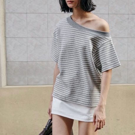 EXTRACURRICULAR | Stripe Off-Shoulder เสื้อปาดไหล่ลายทางผ้าทอ