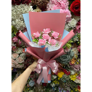 ช่อกุหลาบรุ่นโรสซี่ **มีหลายแบบ หลายสี** ช่อกุหลาบขนาดดอก 5-6 เซนสูง 55 กว้าง 30 เซน ปัจฉิม รับปริญญา วันเกิด