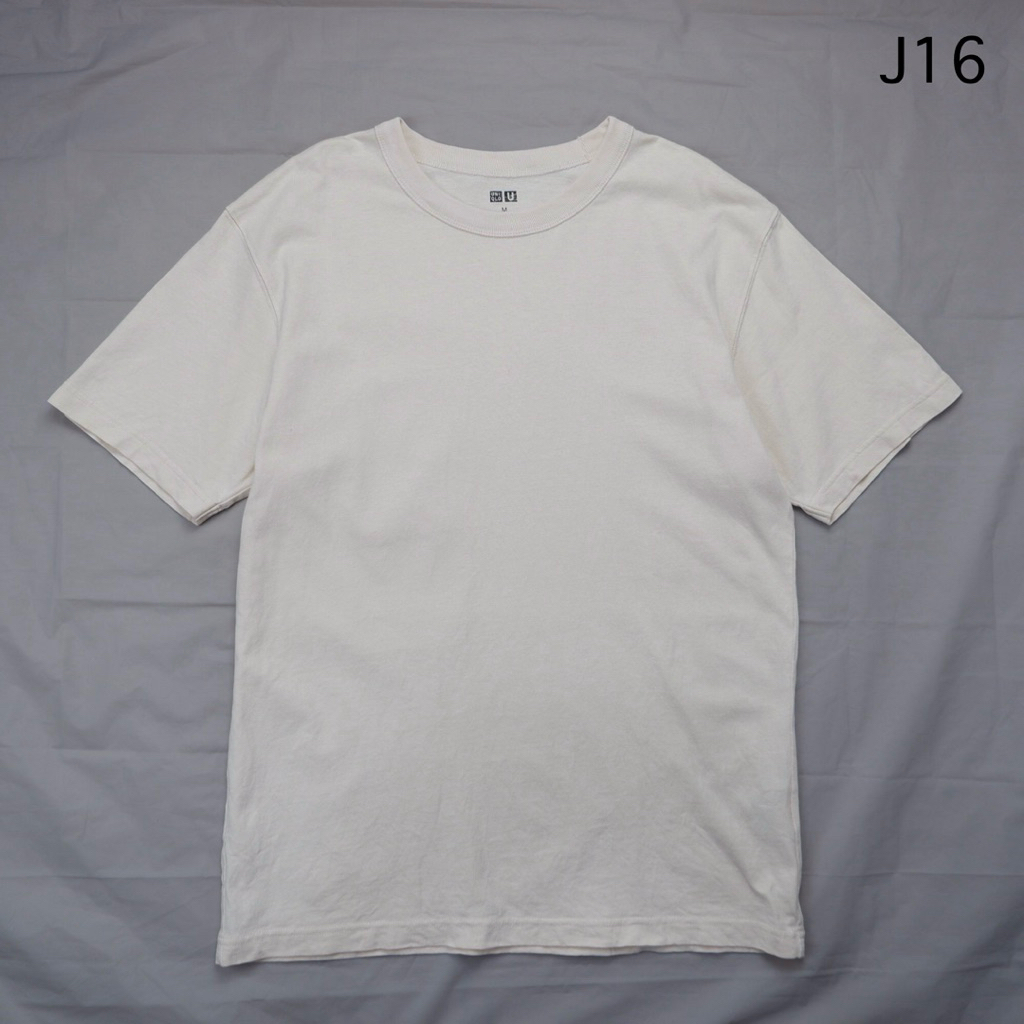 เสื้อยืดผู้ชาย Uniqlo คอล U สีเบจ ไซส์ M อก 40 ยาว 27 นิ้ว