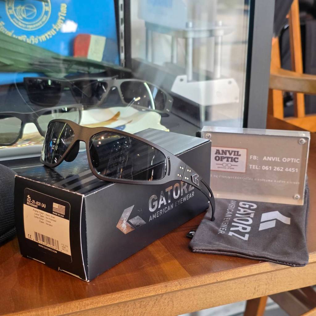 GATORZ  GZ-21-031 Revenant Black Silver / Smoke Lens Non Polarized
