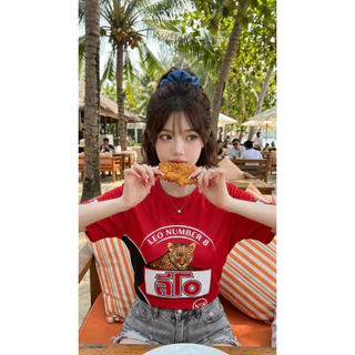 เสื้อกีฬาลายคอกลมแขนสั้นลีโอแดง ใส่สบาย
