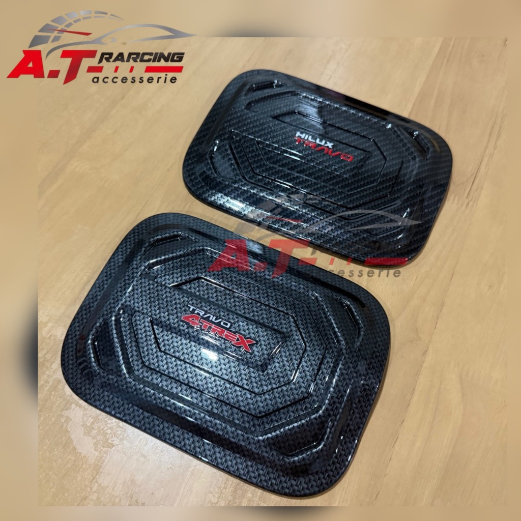 ครอบฝาถัง TOYOTA TRAVO 26 งานเคฟล่าเงา โลโก้ HILUX TRAVO ครอบฝาถังกันรอย มีขอบกาว 3 M ตรงรุ่น เคฟล่างานฝีมือคนไทย HILUX