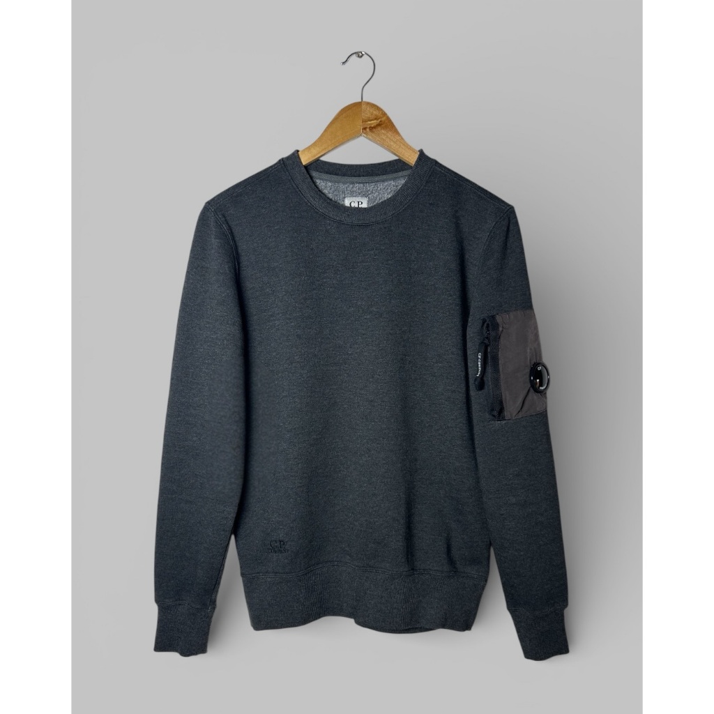 C.P. Company Arm Lens Crewneck Sweatshirt Original Designer Streetwear Rare เสื้อสเวตเตอร์ C.P. Comp