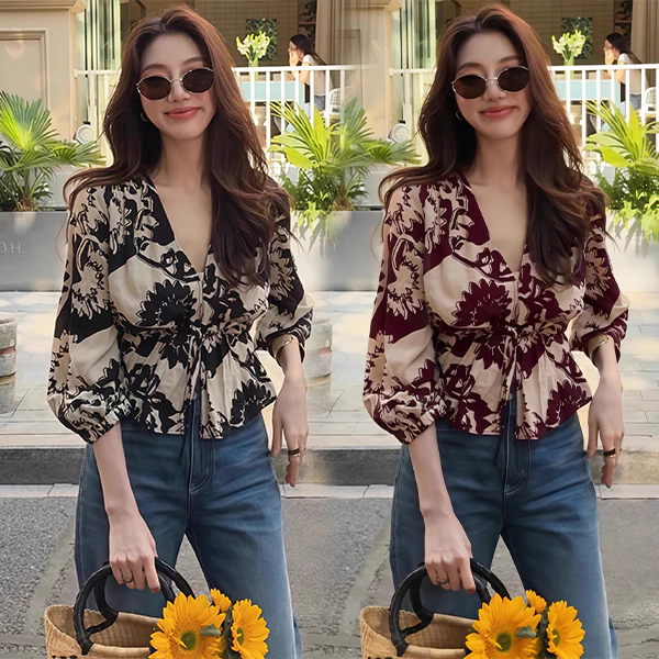 Red Berry เสื้อเชิ้ตแขนยาวคอวีพิมพ์ลายสำหรับผู้หญิงในฤดูใบไม้ร่วง สไตล์ลำลอง มีสายผูกเอวด้านหน้ W698
