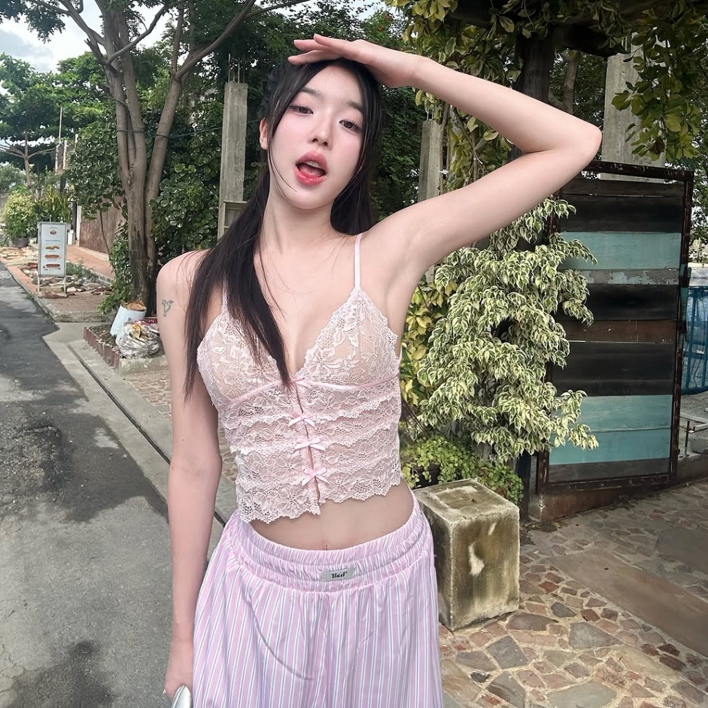 เสื้อสายเดี่ยว ผ้าลูกไม้ โปร่งบางและเซ็กซี่ ตกแต่งด้วยโบว์ มีสีดำและชมพู ดีไซน์ผูกด้านหลัง   ส่งไวจากไทย ราคา ถูกที่สุด ดีลบีเคเค แกลเลอรีภาพที่ 5
